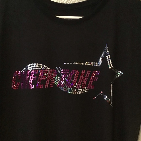 Gildan Cheer Mom  Tee.  🎉 - Picture 2 of 5